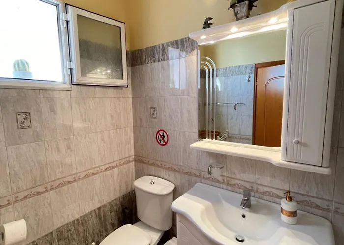 Elia Old Mansion * Malona Village